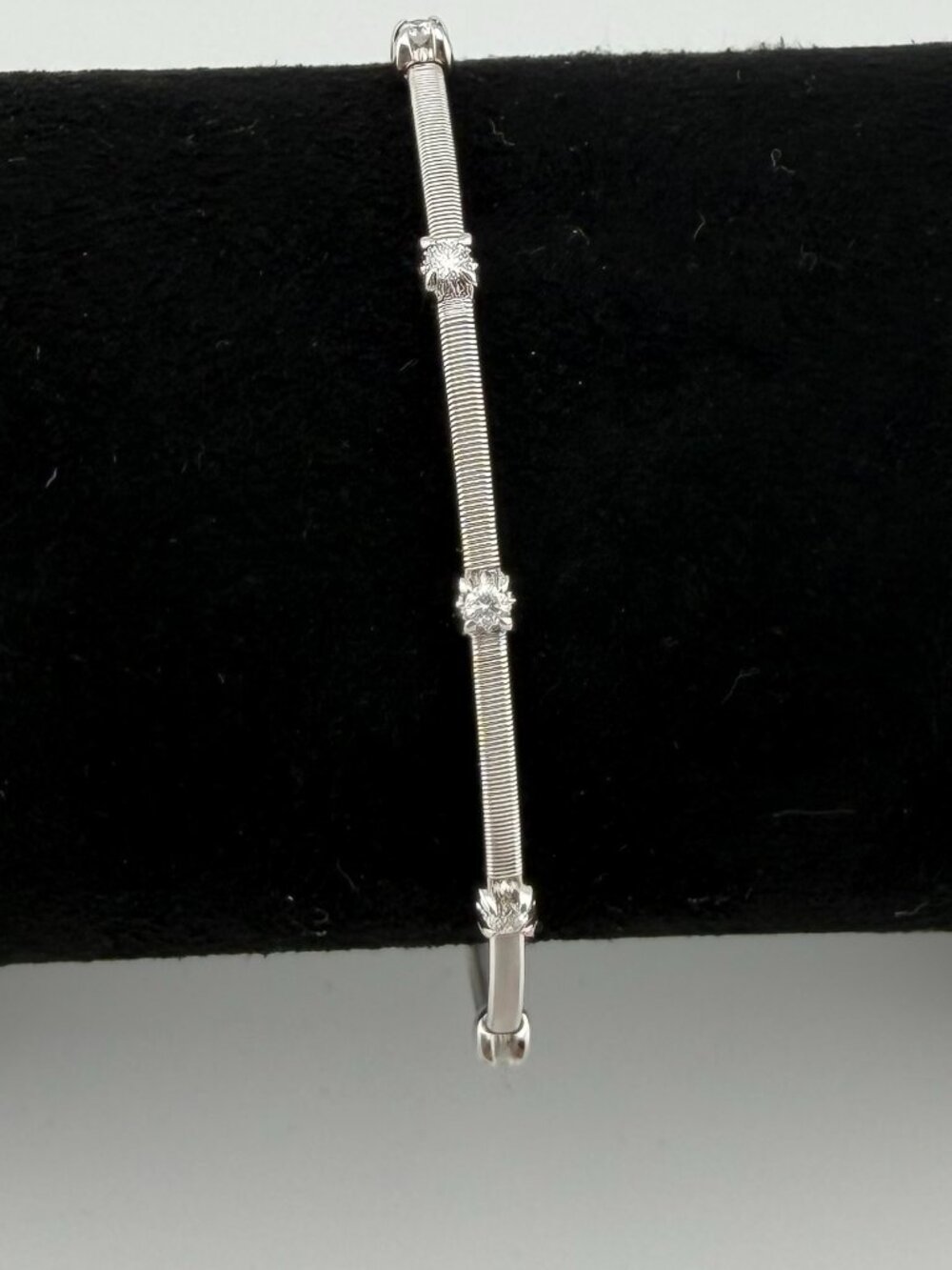 Affinity Diamonds .25 cttw Textured Station Bangle 14k white gold LARGE